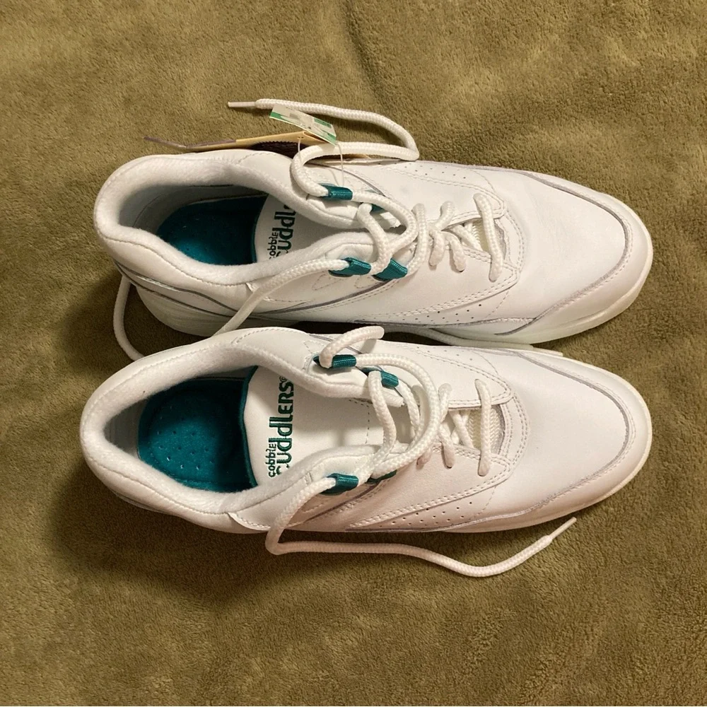 NIB Cobbie Cuddlers Vintage 80s Leather Walking Shoe Sneaker White Size 8